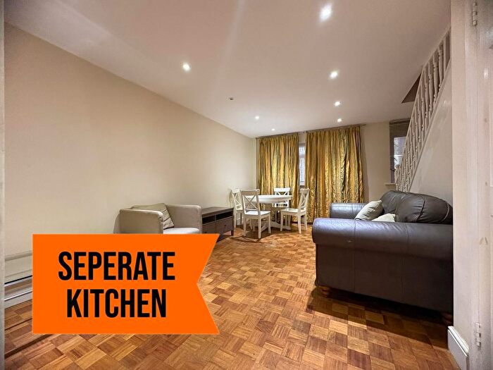 2 Bedroom Flat To Rent In Thornbury Road, Isleworth, TW7