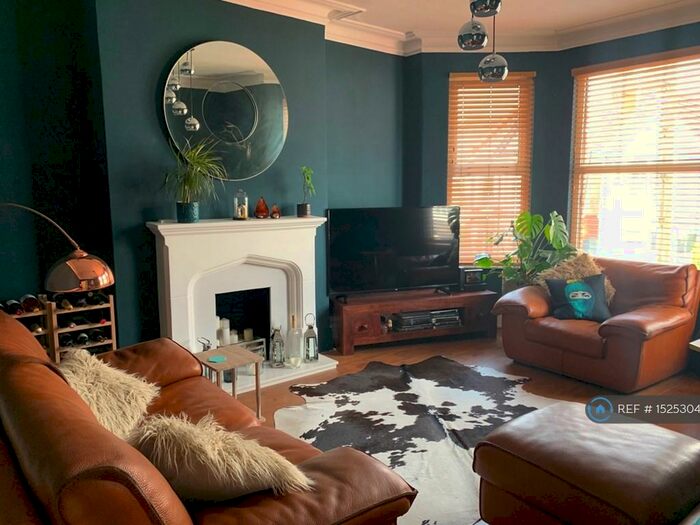 2 Bedroom Flat To Rent In Cranley Road, Westcliff-On-Sea, SS0