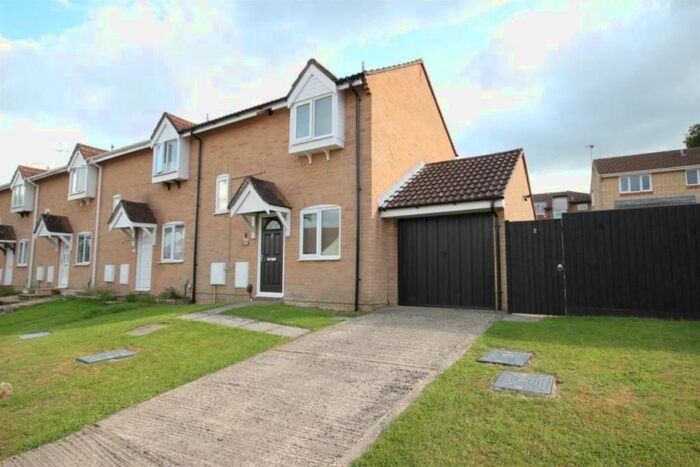 2 Bedroom Semi-Detached House To Rent In Locksgreen Crescent, SN25