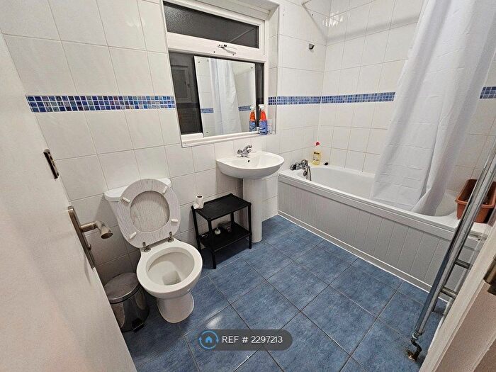 3 Bedroom Flat To Rent In Parham Drive, Ilford, IG2