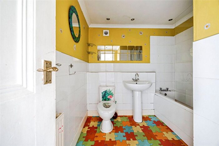 2 Bedroom Flat For Sale In East Princes Street, Helensburgh, Argyll And Bute, G84
