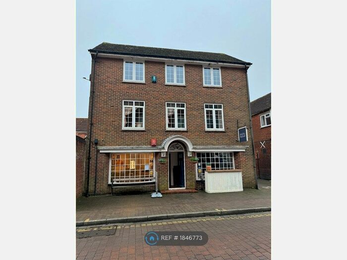 1 Bedroom Flat To Rent In New Street, Lymington, SO41