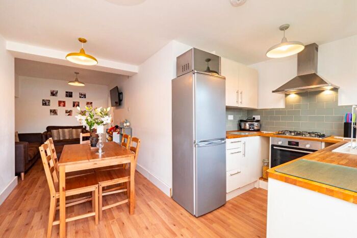 4 Bedroom End Of Terrace House To Rent In Shap Crescent, Carshalton, SM5