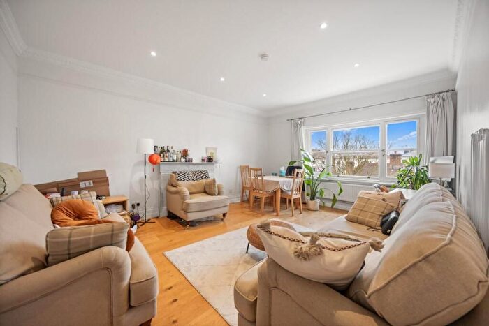 3 Bedroom Flat To Rent In Belsize Square, Belsize Park, NW3