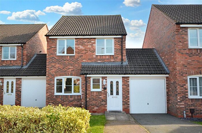 3 Bedroom Link Detached House To Rent In Richard Close, Melton Mowbray, Leicestershire, LE13