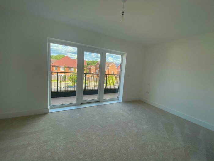 4 Bedroom House To Rent In Aylsham Road, Tadworth, &#; Bedrooms Modern, KT20