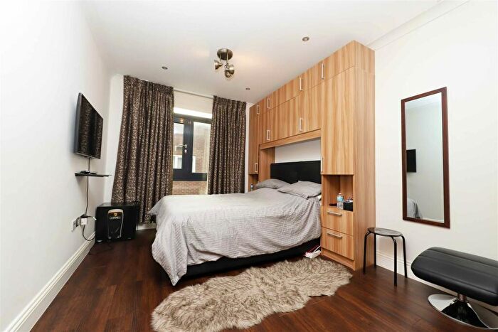 2 Bedroom Apartment For Sale In The Runway, Ruislip, HA4