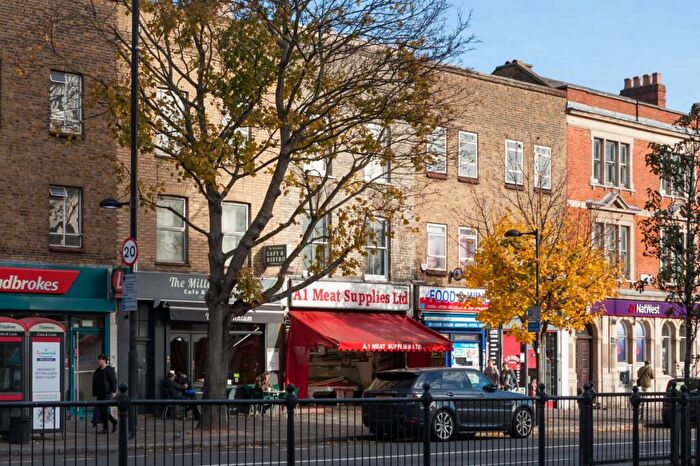 Flat To Rent In Holloway Road, Islington, N7