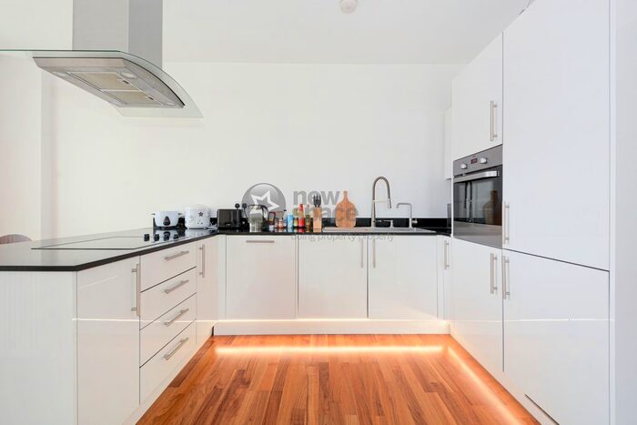 2 Bedroom Flat To Rent In Telecom Way, Greenwich, SE10