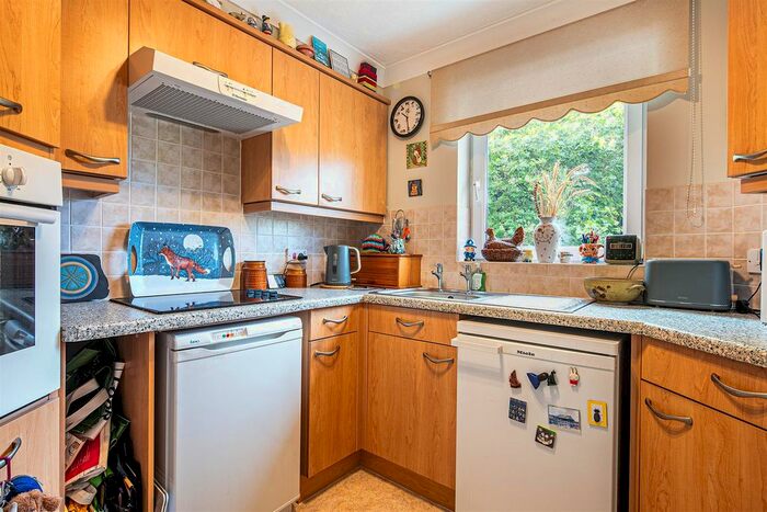 2 Bedroom Flat For Sale In Fitzwilliam Court, Bartin Close, S11