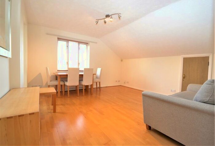 1 Bedroom Flat To Rent In Ewell Road, Surbiton, KT6