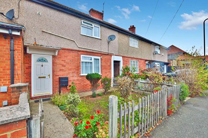 3 Bedroom Terraced House For Sale In Staunton Road, Slough, SL2