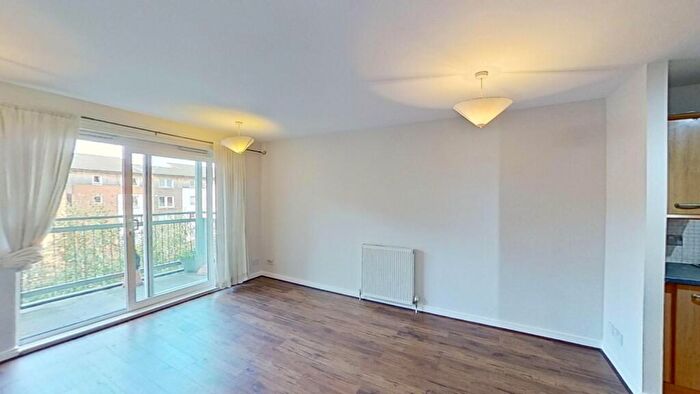2 Bedroom Flat To Rent In Albion Gardens, Edinburgh, Midlothian, EH7