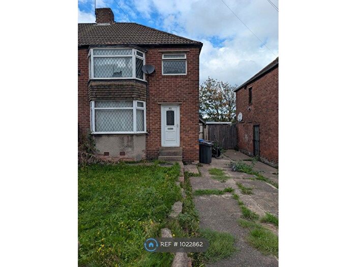 3 Bedroom Semi-Detached House To Rent In Whiteways Road, Sheffield, S4