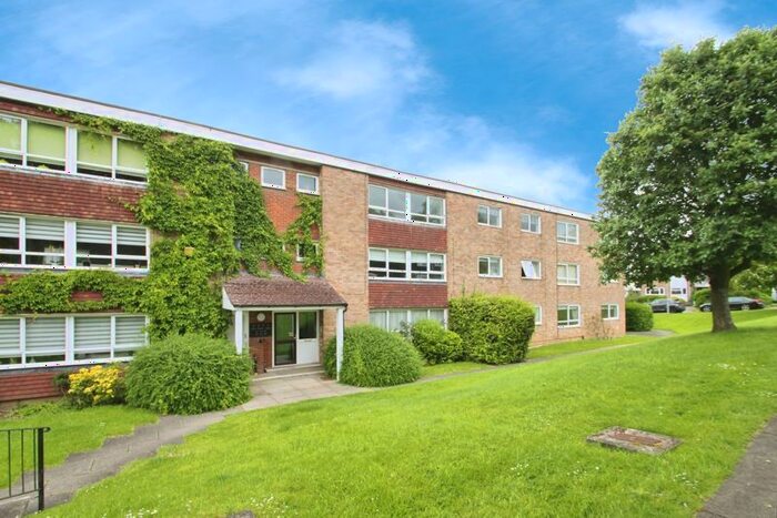 3 Bedroom Flat To Rent In The Four Tubs, Bushey, WD23