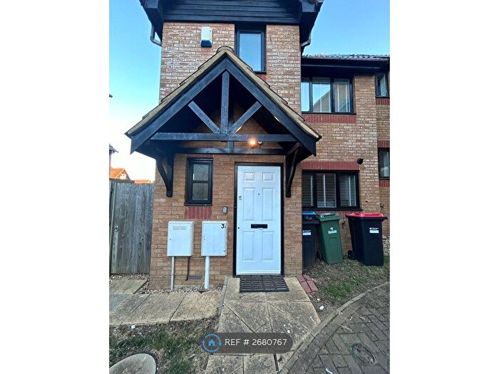3 Bedroom Semi Detached House To Rent In Forthill Place, Shenley Church End, Milton Keynes, MK5