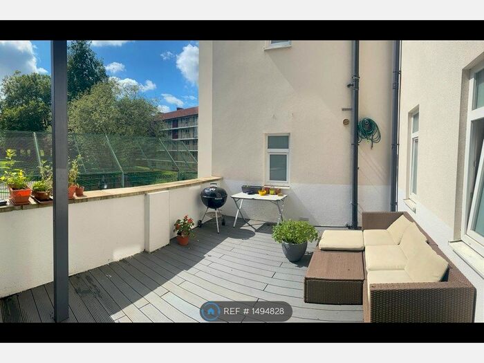 2 Bedroom Flat To Rent In Heather Close, London, SW8