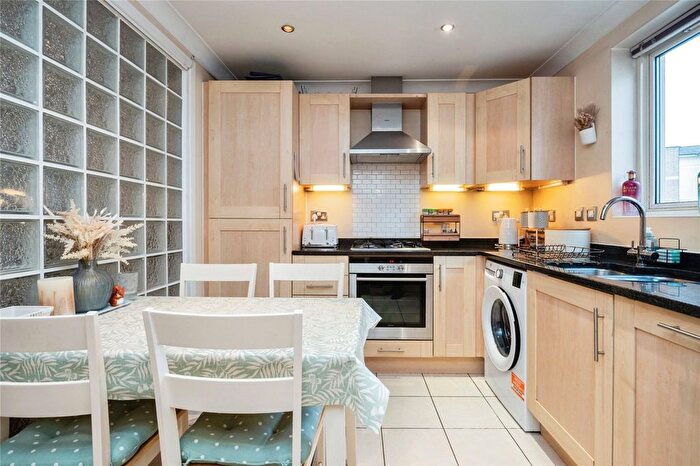 1 Bedroom Flat For Sale In Lime Hill Road, Tunbridge Wells, Kent, TN1
