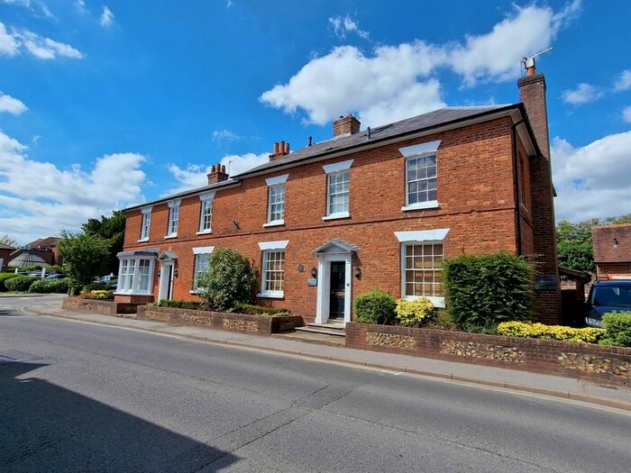 3 Bedroom Cottage To Rent In West Street, Farnham, GU9