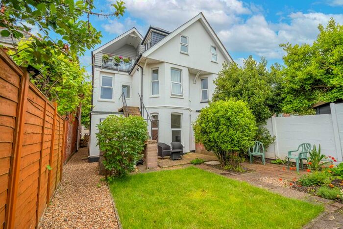 2 Bedroom Apartment To Rent In Southbourne Road, Bournemouth, Dorset, BH6