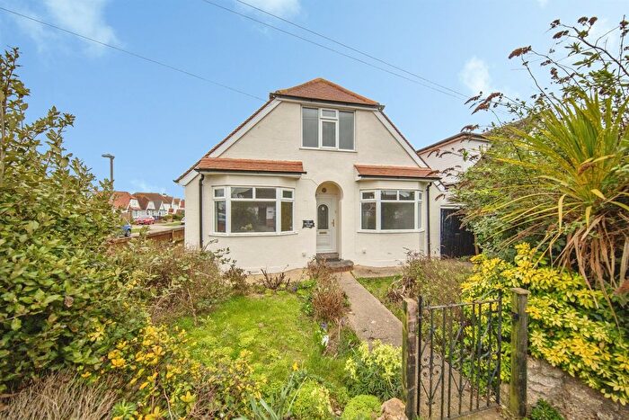 3 Bedroom Bungalow For Sale In Hazlemere Road, Holland-On-Sea, Clacton-On-Sea, CO15