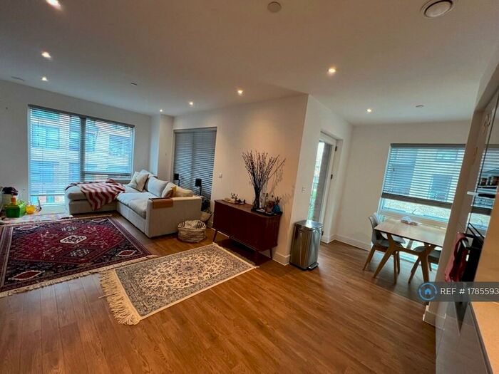 2 Bedroom Flat To Rent In Lismore Boulevard, London, NW9