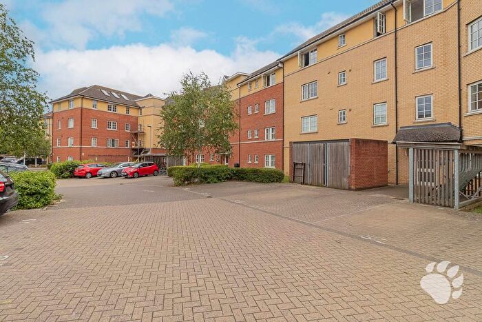 1 Bedroom Flat For Sale In Gainsborough Close, Beechwood Village Estate, SS14