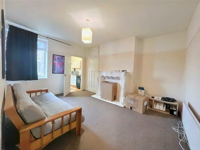 3 Bedroom Flat To Rent In Silverdale Terrace, Gateshead, Tyne And Wear, NE8