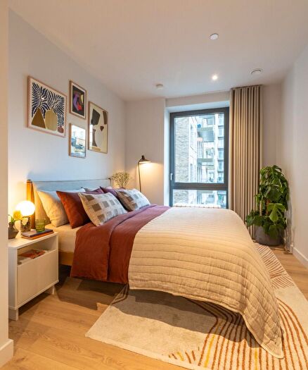3 Bedroom Flat To Rent In The Maple, Brent Cross Town, NW2