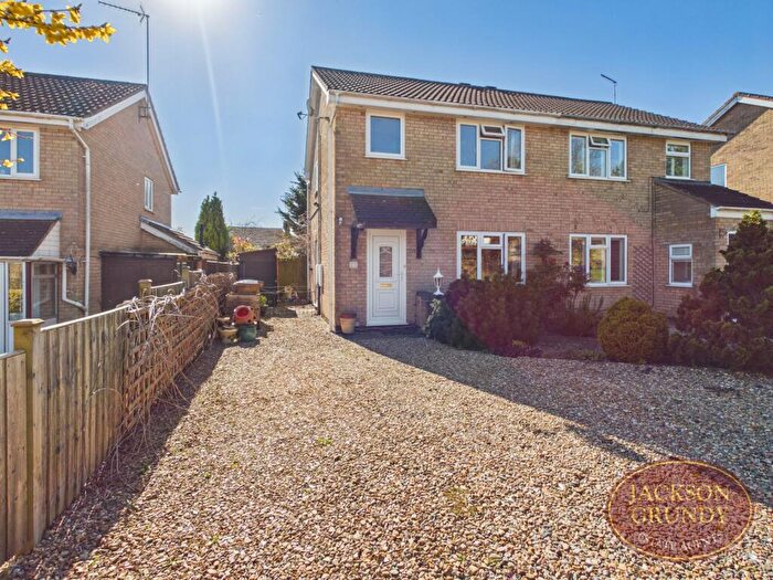 3 Bedroom Semi-Detached House For Sale In Phillips Way, Long Buckby, NN6