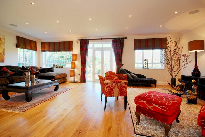 5 Bedroom Detached House To Rent In Sheen Road, Richmond, TW10