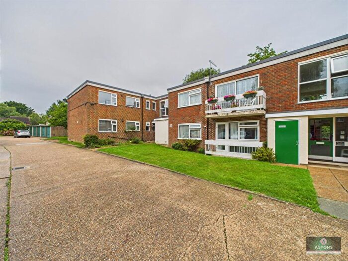 2 Bedroom Flat To Rent In Brighton Road, Southgate, RH10