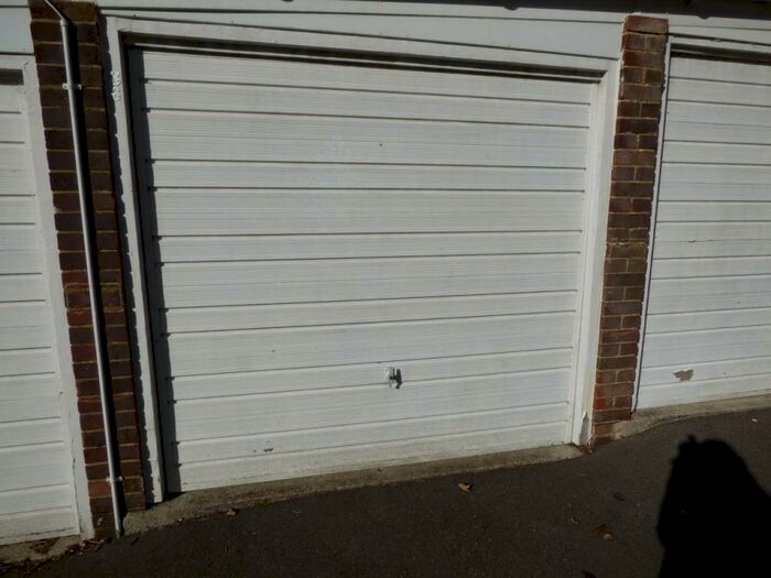 Garage / Parking To Rent In Cliveden Close, Brighton, BN1