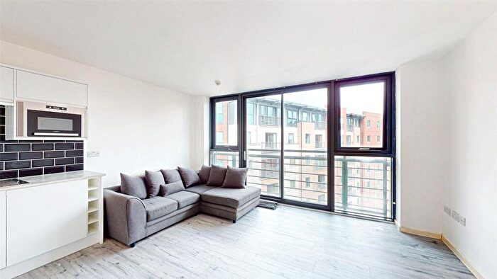 2 Bedroom Apartment For Sale In City Point, Salford, M3