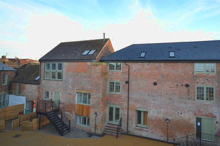 2 Bedroom Flat To Rent In Northgate Street, Devizes, SN10