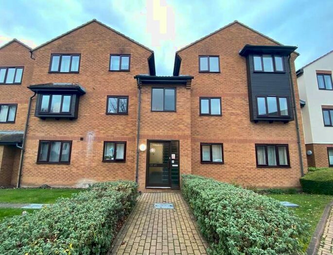 Flat To Rent In Knaves Hollow, Loudwater, HP10