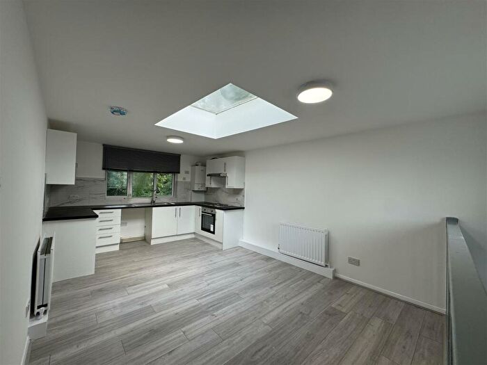 2 Bedroom Flat To Rent In Eastway, London, E9