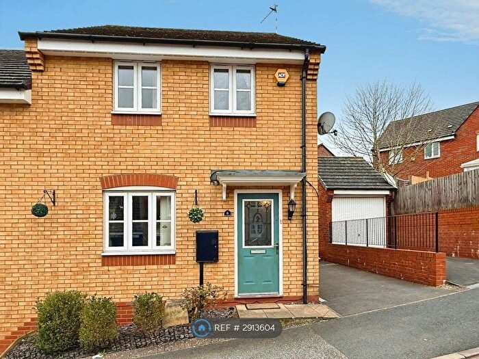 3 Bedroom Semi-Detached House To Rent In Ampleforth Lane, Leicester, LE5