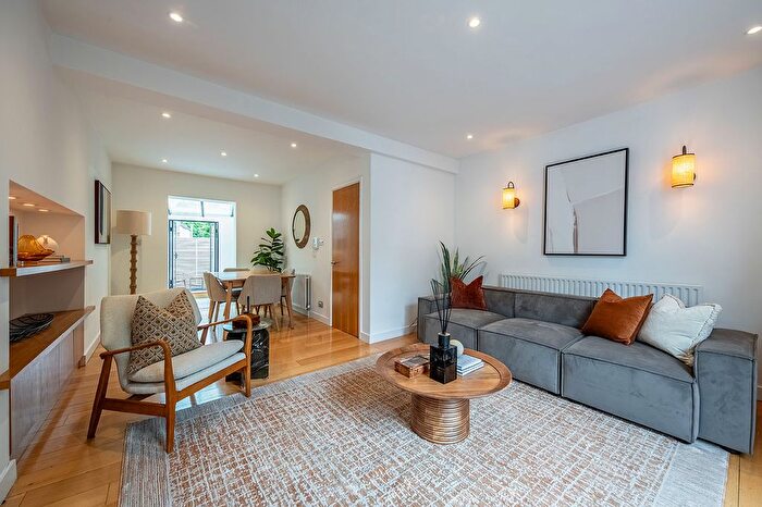 2 Bedroom Flat For Sale In Old Brompton Road, London, SW7