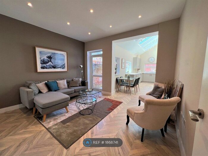 4 Bedroom Terraced House To Rent In Basingstoke Road, Reading, RG2