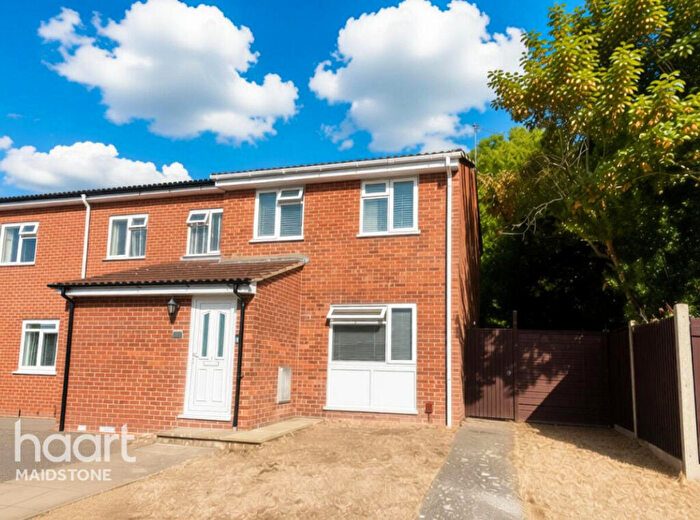 3 Bedroom Terraced House For Sale In Elmstone Close, Maidstone, ME16