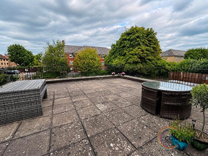 2 Bedroom Flat For Sale In Lower Anchor Street, Chelmsford, CM2