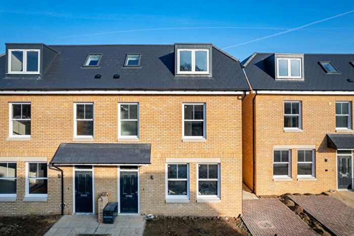 4 Bedroom Semi-Detached House To Rent In Greenway Drive, Shirley, CR0