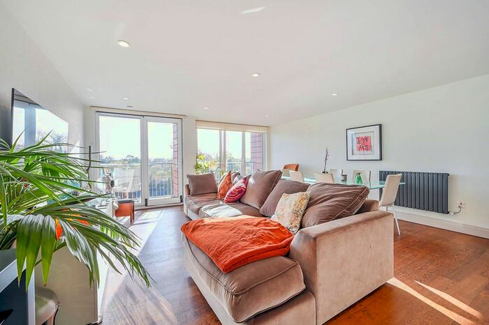 3 Bedroom Flat To Rent In Holland Gardens, Brentford, TW8