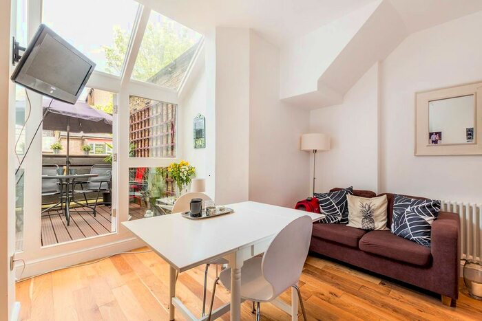 1 Bedroom Flat To Rent In Westbourne Park Road, Notting Hill, London, W11