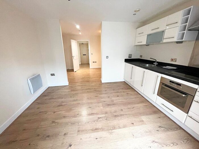 Flat To Rent In Lower Canal Walk, Southampton, SO14