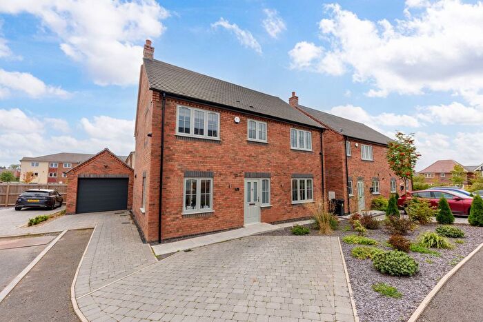 3 Bedroom Detached House For Sale In Woodland Court, Droitwich, WR9