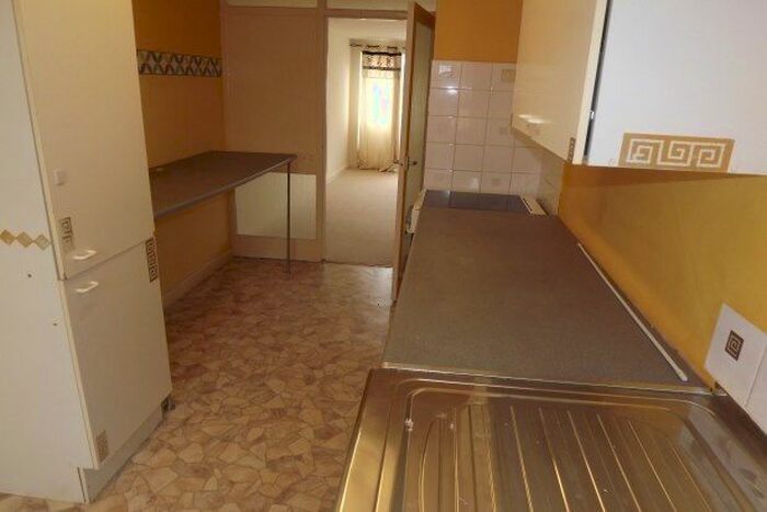 2 Bedroom Flat To Rent In High Street, Uttoxeter, ST14