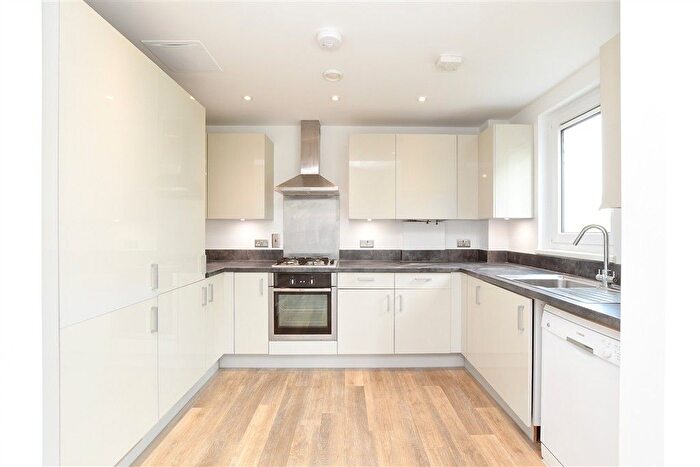 2 Bedroom Flat For Sale In West Green Drive, West Green, Crawley, West Sussex, RH11