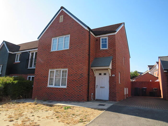 3 Bedroom Detached House To Rent In Princess Way, SP4